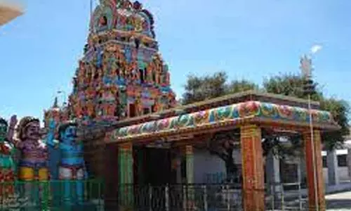 வெள்ளக்கோவில் ஸ்ரீ வீரக்குமார சுவாமி கோவிலில் தோ் கலசம் வைக்கும் நிகழ்ச்சி