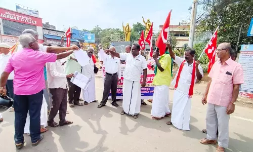 தஞ்சையில், பட்ஜெட் நகல் எரித்து போராட்டம்