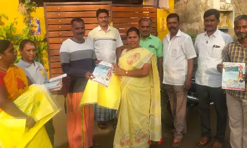 கரைப்புதூர் ஊராட்சியில் துணிப்பை வழங்கி பிளாஸ்டிக் ஒழிப்பு விழிப்புணர்வு