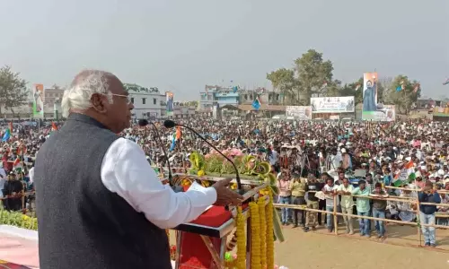 பாராளுமன்றத்திற்கு உள்ளேயும் வெளியேயும் பேச்சு சுதந்திரம் இல்லை: கார்கே குற்றச்சாட்டு