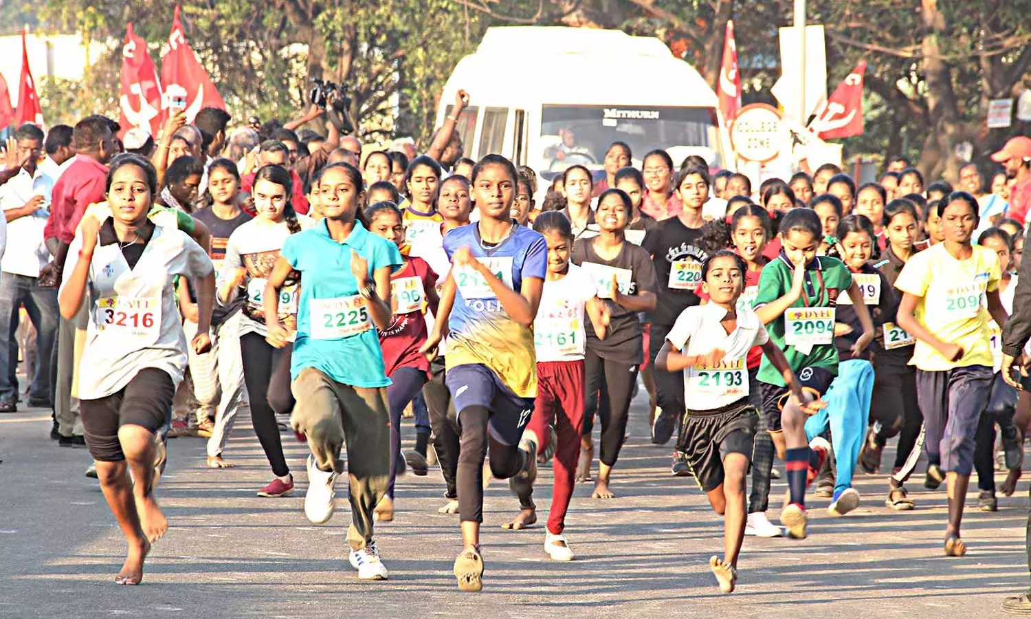 மதுரையில் போக்குவரத்து வசதியை மேம்படுத்த வலியுறுத்தி விழிப்புணர்வு மாரத்தான் போட்டி