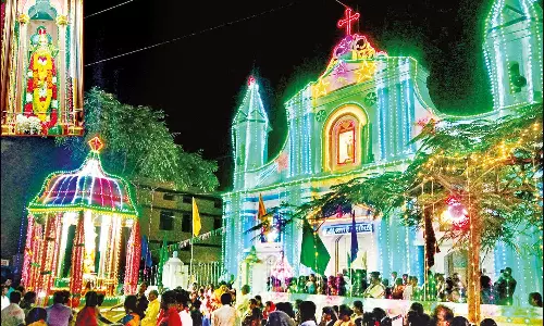 நாகை தூய லூர்து அன்னை ஆலய தேர்பவனிதிரளான கிறிஸ்தவர்கள் பங்கேற்பு