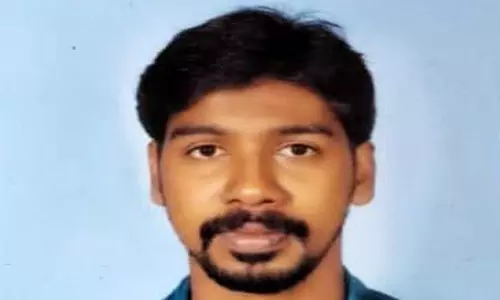 தக்கலையில் மோட்டார் சைக்கிளில் இருந்து விழுந்து வங்கி ஊழியர் பலி