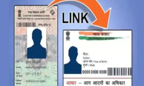 வாக்காளர் அட்டையுடன் ஆதார் எண் இணைப்பு - வாக்காளர்களுக்கு தேர்தல் அதிகாரிகள் வேண்டுகோள்