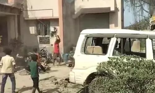 பீகாரில் வாலிபர் கொலை- போலீஸ் நிலையத்தை சூறையாடிய கிராம மக்கள்