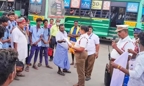 ஜெயங்கொண்டம் பேருந்து நிலையத்தில் சாலை பாதுகாப்பு விழிப்புணர்வு