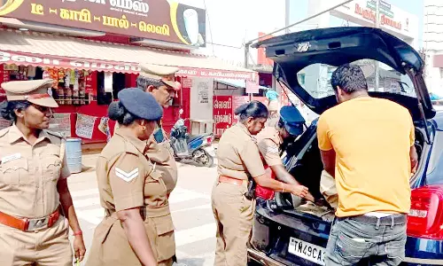 தஞ்சை மாவட்டத்தில் போலீசார் தீவிர வாகன சோதனை