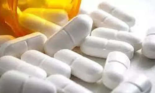 கல்லூரி மாணவர்களுக்கு தொடர்ந்து போதை மாத்திரை சப்ளை- மாணவர் உள்பட நான்கு பேர் சிக்கினர்