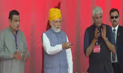 டெல்லி- மும்பை விரைவுச் சாலையை தொடங்கி வைத்தார் பிரதமர் மோடி