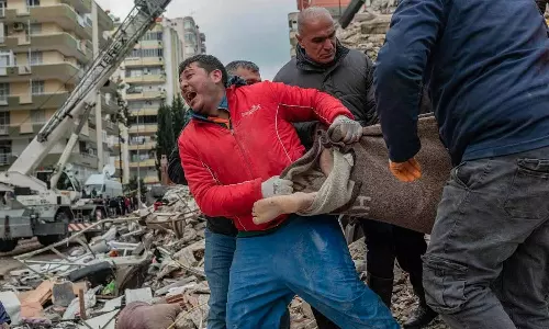 துருக்கி, சிரியா நிலநடுக்கம்: பலி எண்ணிக்கை 33 ஆயிரத்தை தாண்டியது- 50 ஆயிரம் கடக்க வாய்ப்புள்ளதாக ஐ.நா தகவல்