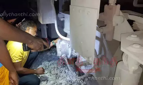 பிரேக் இணைப்பு துண்டிப்பு - தன்பாத் எக்ஸ்பிரஸ் ரெயில் வாணியம்பாடியில் நிறுத்தம்