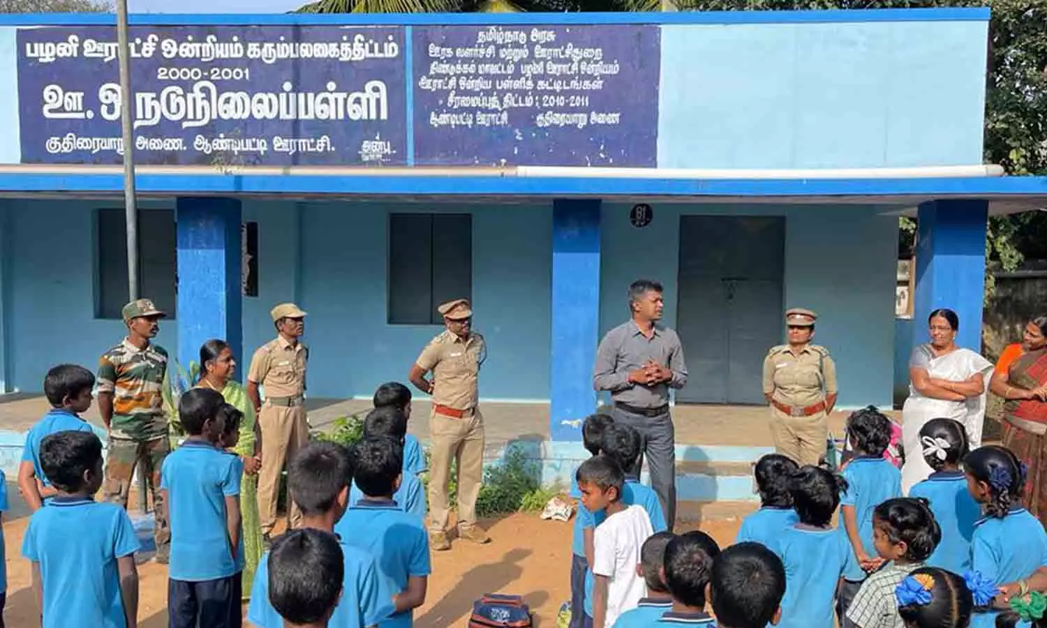 உடுமலை வனப்பகுதி கிராமங்களில் விழிப்புணர்வு கூட்டம் உடுமலை வனப்பகுதி கிராமங்களில் விழிப்புணர்வு கூட்டம்