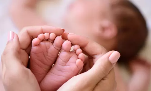 காஷ்மீரில் நெகிழ்ச்சி சம்பவம்: வீடியோ கால் மூலம் கர்ப்பிணியின் சுக பிரசவத்துக்கு உதவிய டாக்டர்