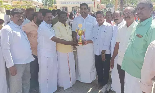 சிலம்ப வீரர்களுக்கு பரிசு