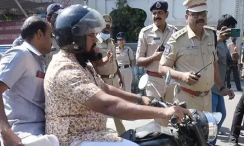 தெலுங்கானாவில் புதிய கார் கேட்டு சட்டசபைக்கு பைக்கில் வந்த பா.ஜ.க எம்.எல்.ஏ.