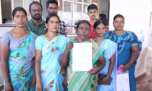 அடிப்படை வசதிகள்  செய்து தரக்கோரி கிராம மக்கள் கலெக்டர் அலுவலகத்தில் மனு