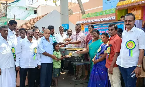 கோவில்பட்டியில் ஸ்ரீ ராகவேந்திரா அறக்கட்டளை சார்பில் அன்னதானம்