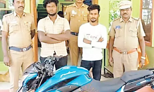 விழுப்புரம் அருகே ருசிகரம்- காதலர் தினத்தை கொண்டாட ஆடு திருடிய 2 வாலிபர்கள்