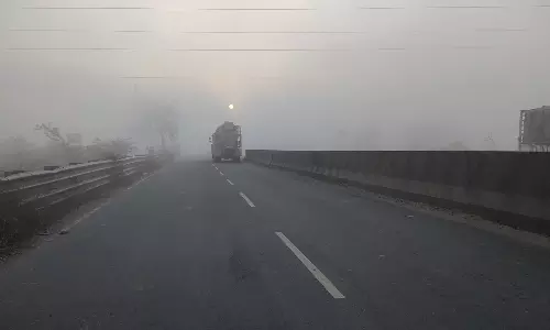 திருவள்ளூர் மாவட்டத்தில் கடும் பனி மூட்டம்- வாகன ஓட்டிகள் அவதி