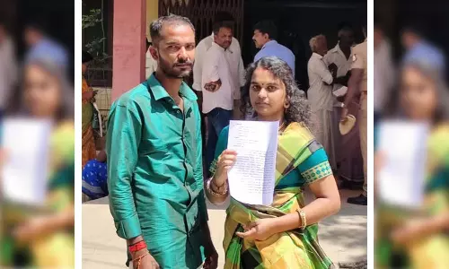 உயிருக்கு பாதுகாப்பு கேட்டு நெல்லை கலெக்டர் அலுவலகத்தில் தஞ்சம் புகுந்த காதல் ஜோடி