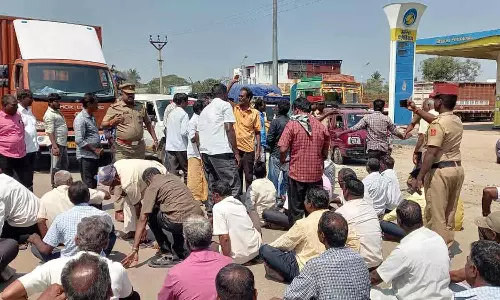 ஸ்பின்கோ ஊழியர்கள் திடீர் மறியல்