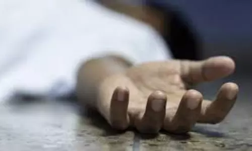 மதுபோதையில் பள்ளத்தில் விழுந்து கட்டிட காண்டிராக்டர் சாவு