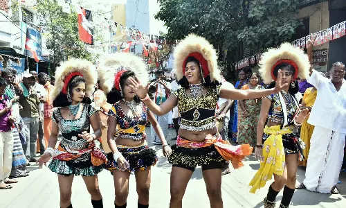 ஆடல்-பாடல், கரகாட்டத்துடன் களை கட்டிய தேர்தல் களம்