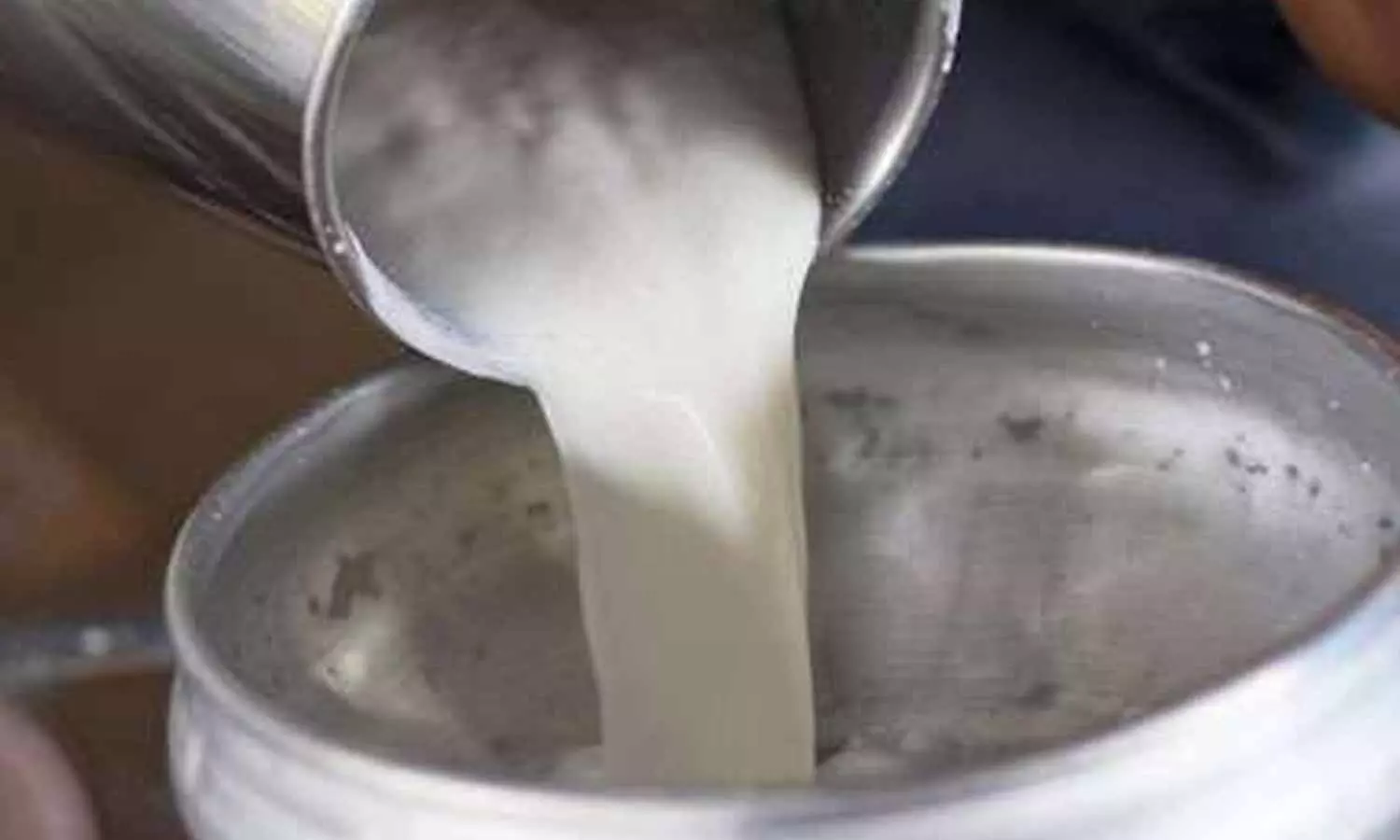 விண்ணை முட்டும் விலைவாசி உயர்வு: பாகிஸ்தானில் ஒரு லிட்டர் பால் ரூ.210-க்கு விற்பனை