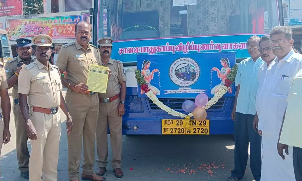 விழிப்புணர்வு கண்காட்சி வாகனம் வருகை விழிப்புணர்வு கண்காட்சி வாகனம் வருகை