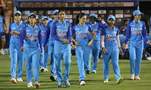 பெண்கள் பிரிமீயர் லீக் கிரிக்கெட் -  ஜாக்பாட் அடித்த இந்திய வீராங்கனைகள்