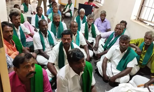 போராட்டத்தில் ஈடுபட்ட விவசாயிகள் கைது