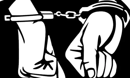 சட்ட விரோதமாக மது விற்ற முதியவர் கைது