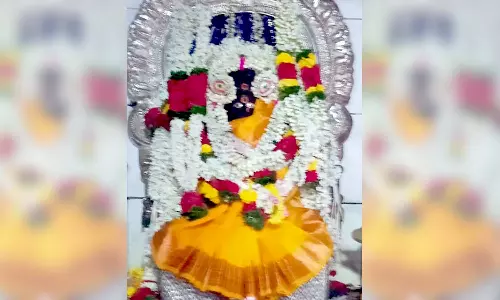 நாட்டு மடம் மாரியம்மனுக்கு சிறப்பு அபிஷேகம்