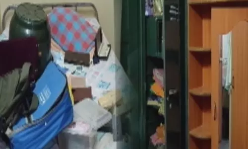 குமாரபாளையத்தில் தொழிலதிபர் வீட்டில் 120 சவரன் நகை கொள்ளை- போலீஸ் விசாரணை