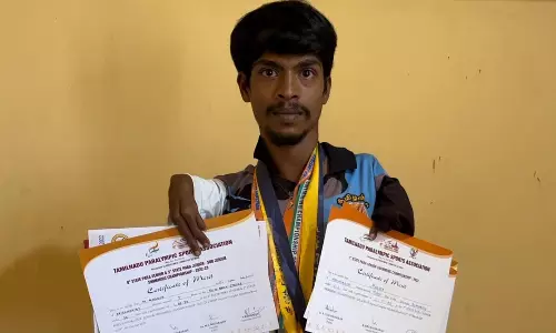 நீச்சல் போட்டியில் சாதிக்க துடிக்கும் மாற்றுத்திறனாளியின் வறுமை