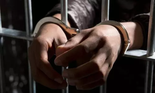 மனைவியை மிரட்டி கைதான கணவர் சிறையில் அடைப்பு