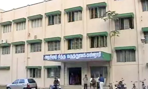 சித்தா மருத்துவ கல்லூரியில் 2-வது நாளாக பயிற்சி டாக்டர்கள் போராட்டம்
