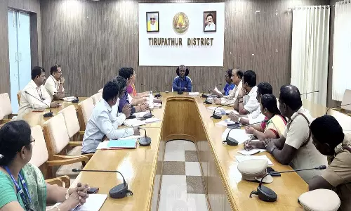 மக்கள் அதிகம் வசிக்கும் பகுதியில் உள்ள பட்டாசு கடைகளின் உரிமத்தை ரத்து செய்ய வேண்டும்