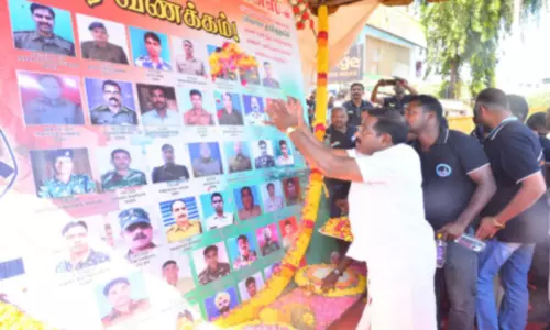 புல்வாமா தாக்குதலில் பலியான சி.ஆர்.பி.எப். வீரர்களுக்கு வீரவணக்கம் செலுத்தும் நிகழ்ச்சி