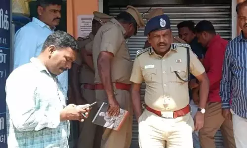 ஏ.டி.எம். மையங்களில் வடமாநில கும்பல் கொள்ளையடிக்கும் பரபரப்பு காட்சிகள்- 6 போலீசார் ஆயுதப்படைக்கு மாற்றம்