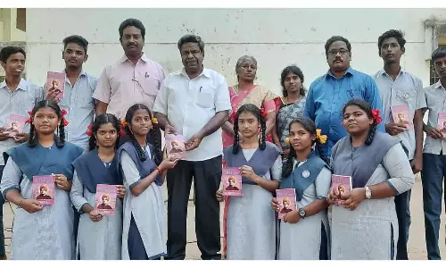 மாணவர்களுக்கு கல்வி வழிகாட்டி கருத்தரங்கம்