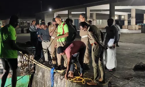 தேங்காப்பட்டணம் துறைமுகத்தில் விசைப்படகில் இருந்து தவறி விழுந்து மீனவர் பலி