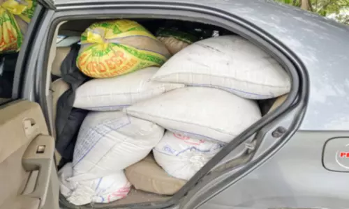 நாகர்கோவில் வழியாக கேரளாவுக்கு சொகுசு காரில் ரேசன் அரிசி கடத்திய டிரைவர் கைது