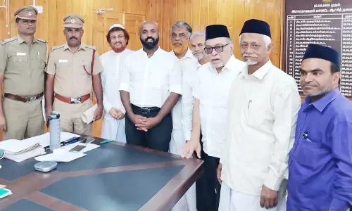 புதிய பஸ் நிலையத்திற்குள் திருப்பி விட வேண்டும்