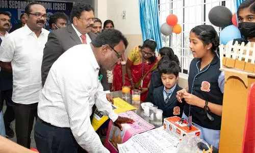 பள்ளியில் அறிவியல் கண்காட்சி