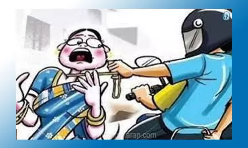 மூதாட்டியிடம் செயின் பறிப்பு