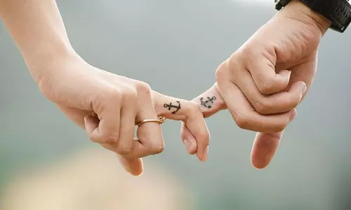 பல்லடத்தில் போலீசுக்கு பயந்து நீதிமன்றத்தில் தஞ்சம் அடைந்த காதல் ஜோடி