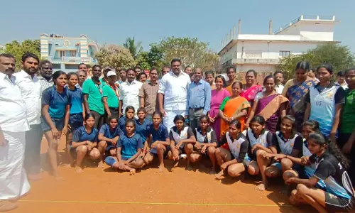 சங்கரன்கோவிலில் முதல்-அமைச்சர் கோப்பைக்கான மகளிர் கபடி போட்டி - ராஜா எம்.எல்.ஏ. தொடங்கி வைத்தார்