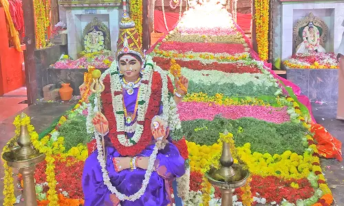 செங்கோட்டை மாரியம்மன் கோவிலில் புஷ்பாஞ்சலி