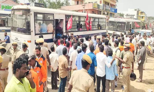 கடலூரில் பரபரப்புமின்வாரிய ஒப்பந்த தொழிலாளர்கள்- போலீசார் வாக்குவாதம்:தள்ளுமுள்ளு- 50 பேர் கைது,